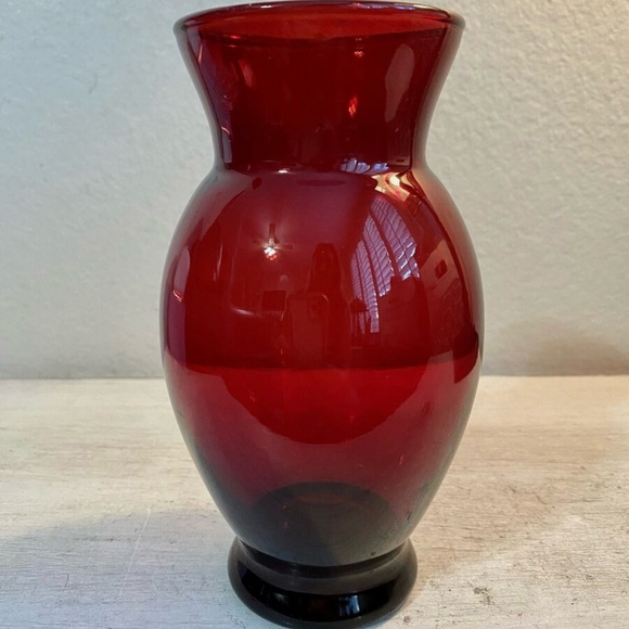 Vintage Deep Ruby Red Hand Blown Art Glass Floral Vase Anchor Hocking  6.5 - Picture 3 of 8